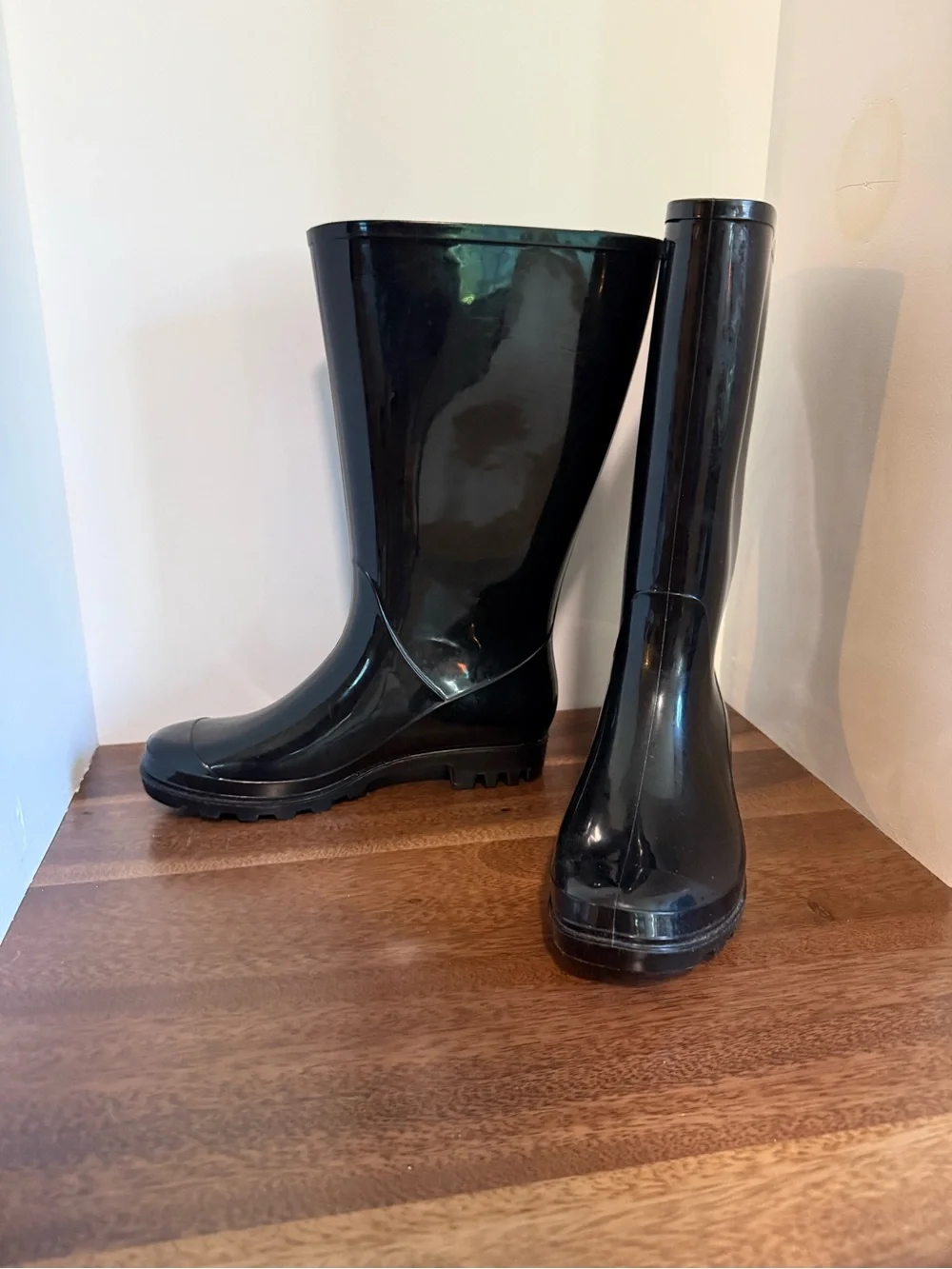 Black Glossy Knee High Rain Boots Lug Sole Women’s Size 8